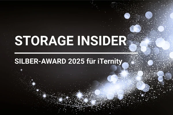 Auszeichnung Storage Insider Silber-Award 2025 für iTernity auf dunklem Glitzerhintergrund