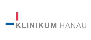 Logo of Hanau Hospital with red and blue bars